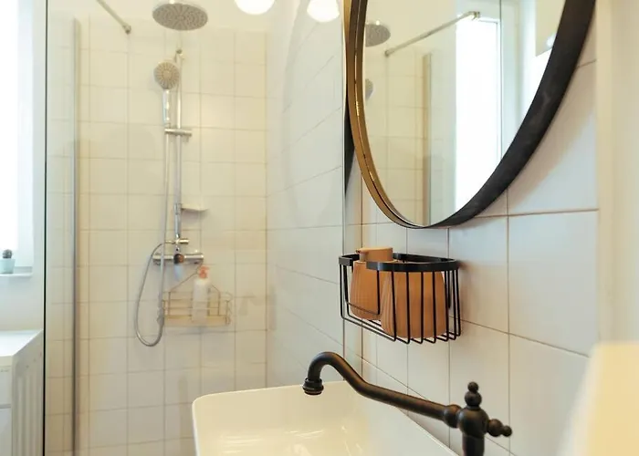 Newstudio & Center I Balcony I Netflix