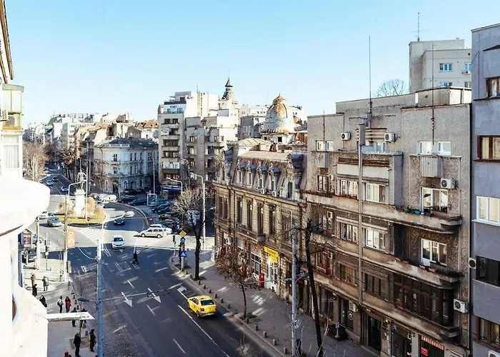 Newstudio & Center I Balcony I Netflix