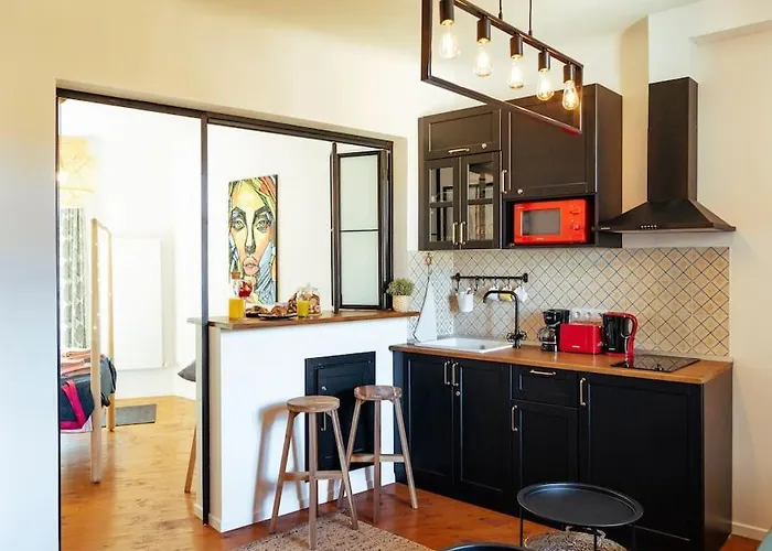 Newstudio & Center I Balcony I Netflix