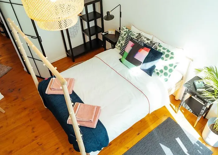 Newstudio & Center I Balcony I Netflix