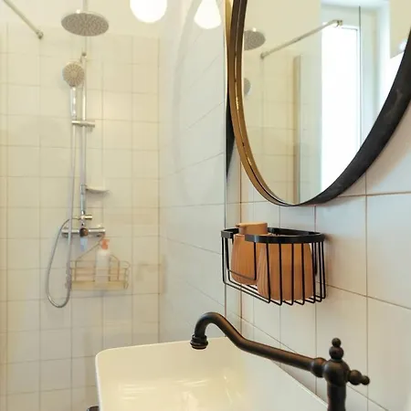 Newstudio & Center I Balcony I Netflix