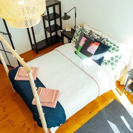 Newstudio & Center I Balcony I Netflix